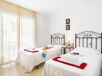 17 Los Cristianos Central by the Beach ,Wifi